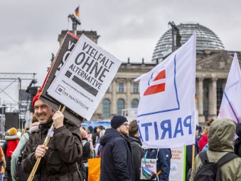 Integraler*innen mit und ohne Behinderungen sagen „nein“ zum Rechtsextremismus