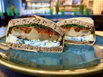 🥪 Ein Genuss für die Sinne: Unser neues Sandwich im Bistro125!